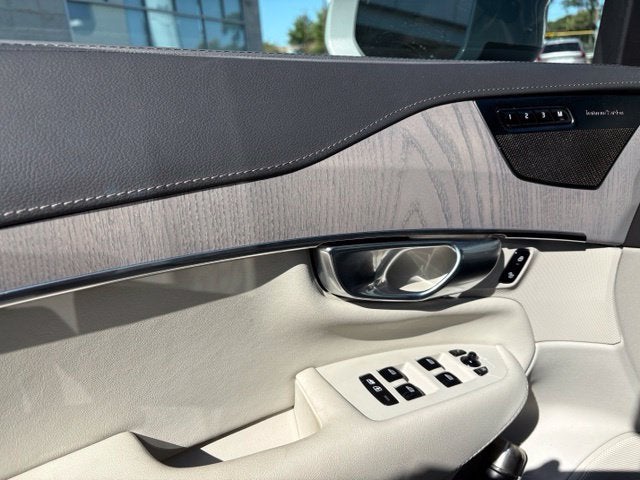 2025 Volvo XC90 Plug-In Hybrid Ultra