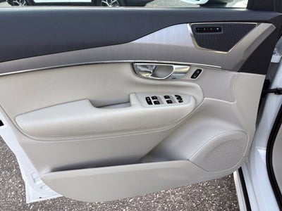 2024 Volvo XC90 Core Bright Theme