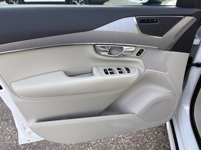2024 Volvo XC90 Core Bright Theme