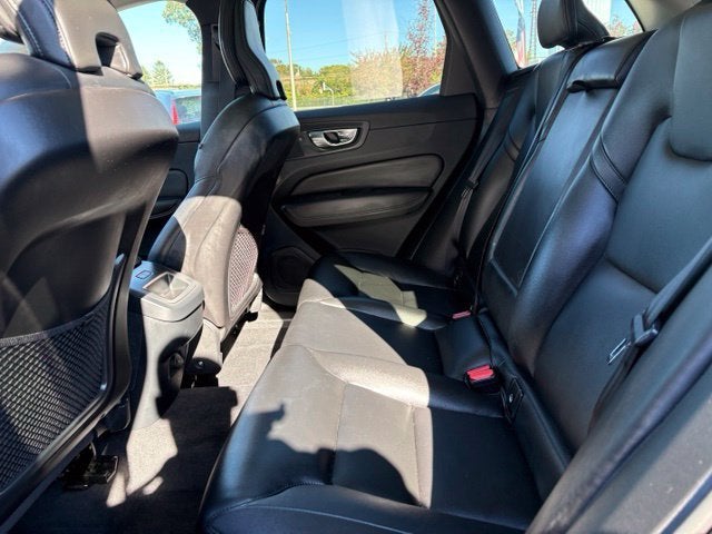 2024 Volvo XC60 Core Dark Theme
