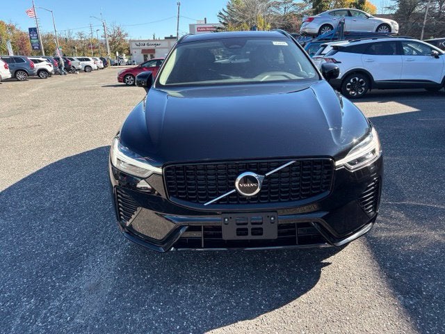 2024 Volvo XC60 Core Dark Theme