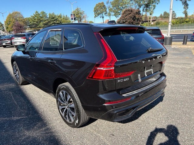2024 Volvo XC60 Core Dark Theme