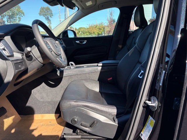 2024 Volvo XC60 Core Dark Theme