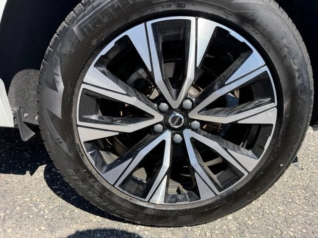 2024 Volvo XC60 Core Dark Theme
