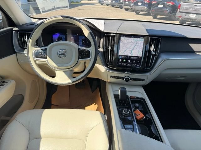 2024 Volvo XC60 Core Dark Theme
