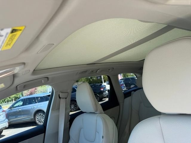 2024 Volvo XC60 Core Dark Theme