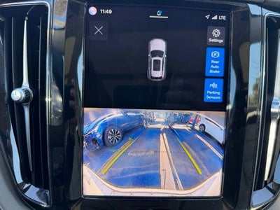 2024 Volvo XC60 Core Dark Theme