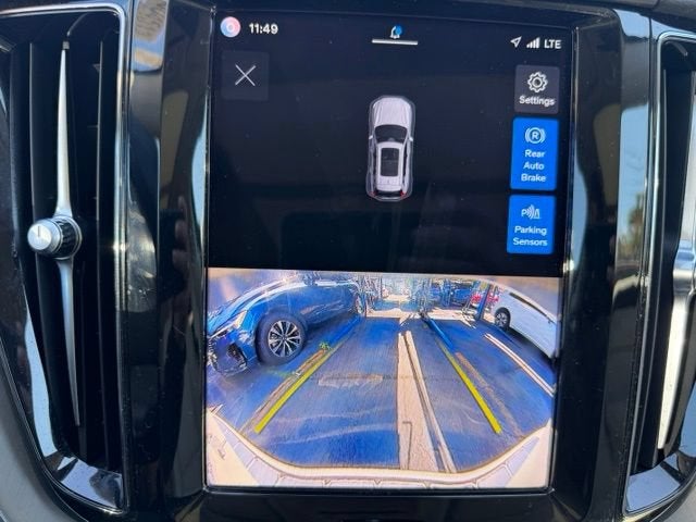 2024 Volvo XC60 Core Dark Theme