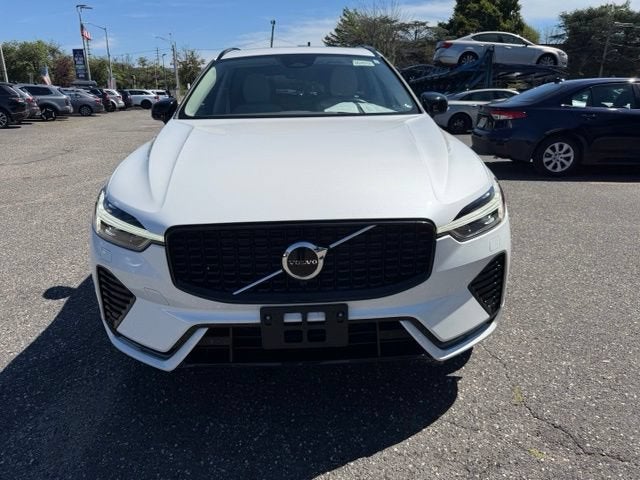 2024 Volvo XC60 Core Dark Theme