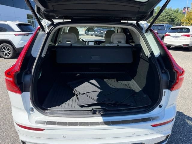 2024 Volvo XC60 Core Dark Theme