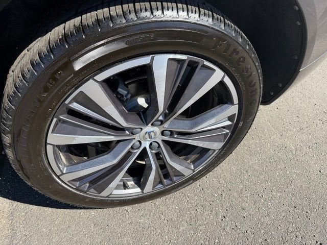 2022 Volvo XC60 Momentum