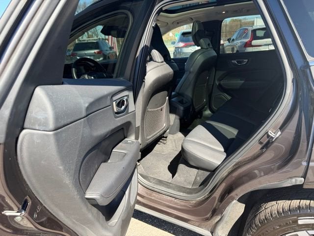 2022 Volvo XC60 Momentum