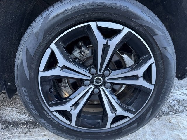 2022 Volvo XC60 Momentum