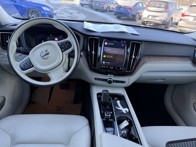 2022 Volvo XC60 Momentum