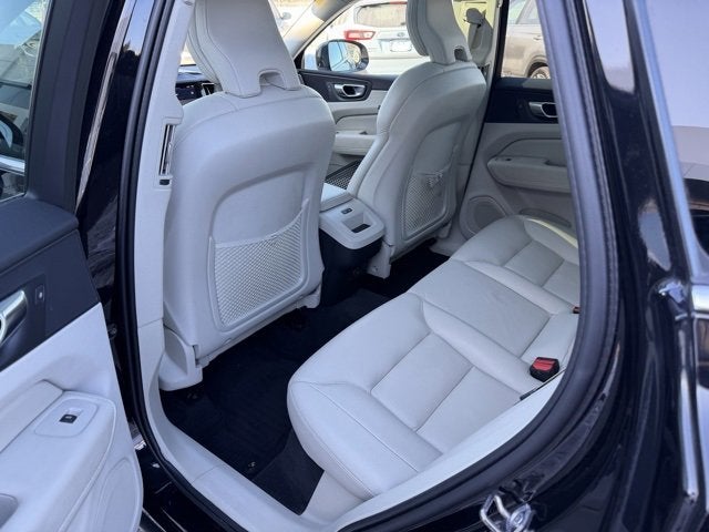 2022 Volvo XC60 Momentum