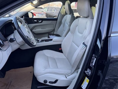 2022 Volvo XC60 Momentum
