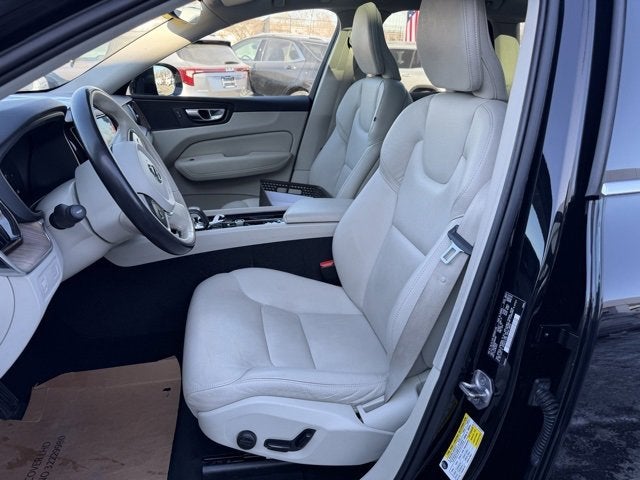 2022 Volvo XC60 Momentum