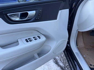 2022 Volvo XC60 Momentum