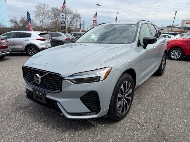 2024 Volvo XC60 Core Dark Theme