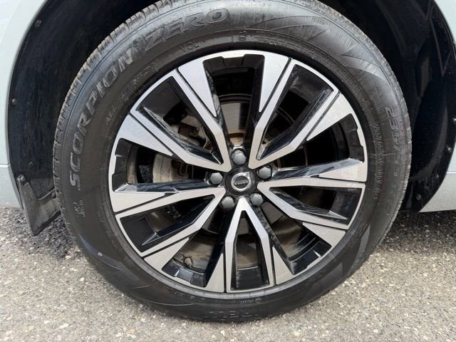 2024 Volvo XC60 Core Dark Theme