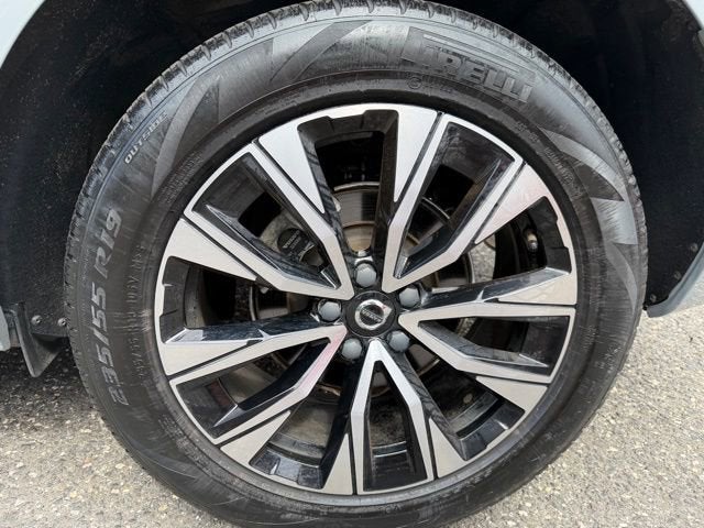 2024 Volvo XC60 Core Dark Theme