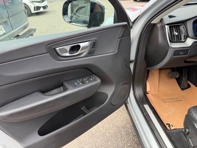 2024 Volvo XC60 Core Dark Theme