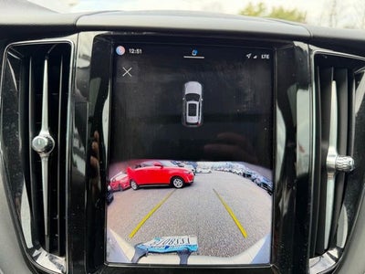 2024 Volvo XC60 Core Dark Theme