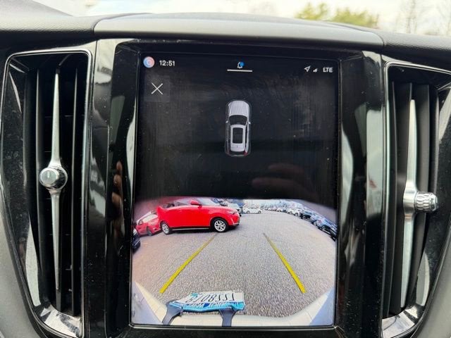 2024 Volvo XC60 Core Dark Theme