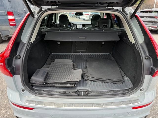 2024 Volvo XC60 Core Dark Theme