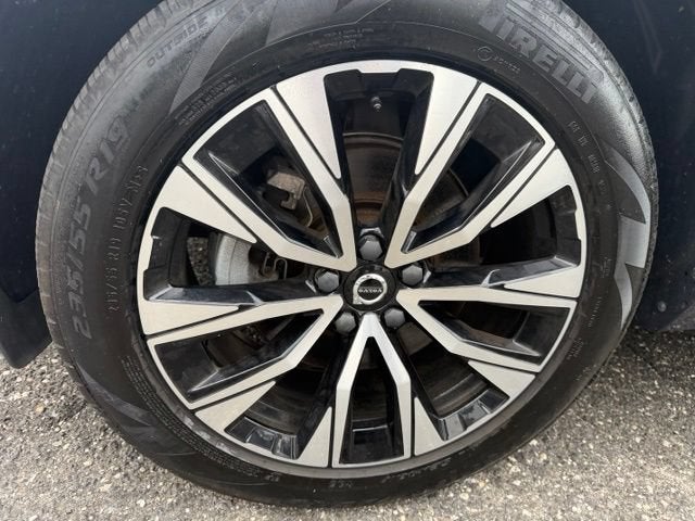 2024 Volvo XC60 Core Dark Theme