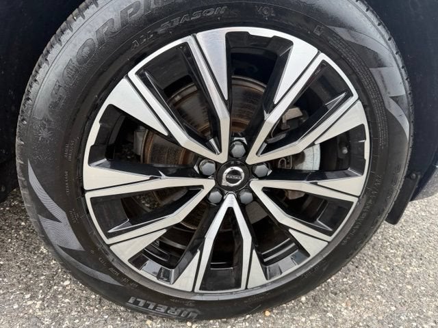 2024 Volvo XC60 Core Dark Theme