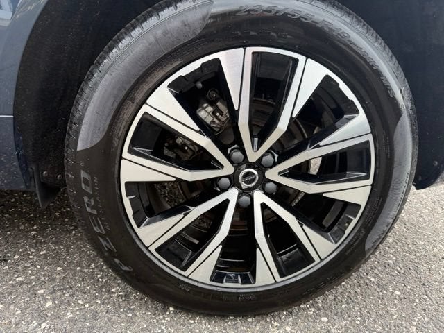 2024 Volvo XC60 Core Dark Theme