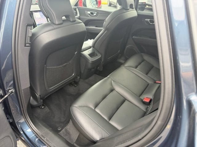 2024 Volvo XC60 Core Dark Theme