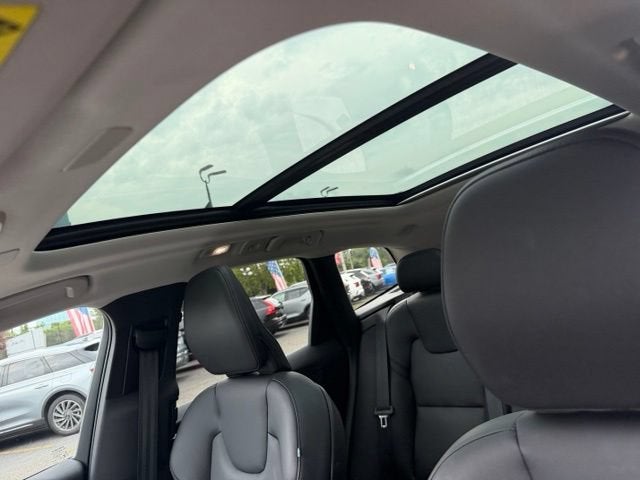 2024 Volvo XC60 Core Dark Theme