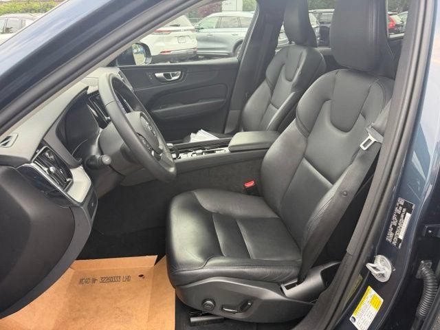 2024 Volvo XC60 Core Dark Theme