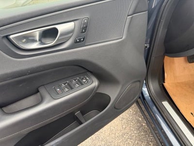 2024 Volvo XC60 Core Dark Theme