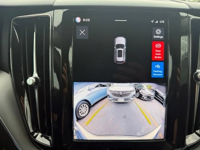 2024 Volvo XC60 Core Dark Theme