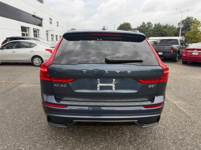 2024 Volvo XC60 Core Dark Theme