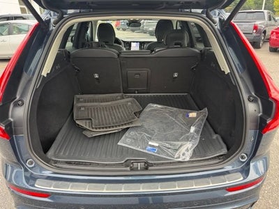 2024 Volvo XC60 Core Dark Theme