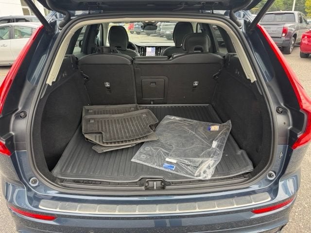 2024 Volvo XC60 Core Dark Theme