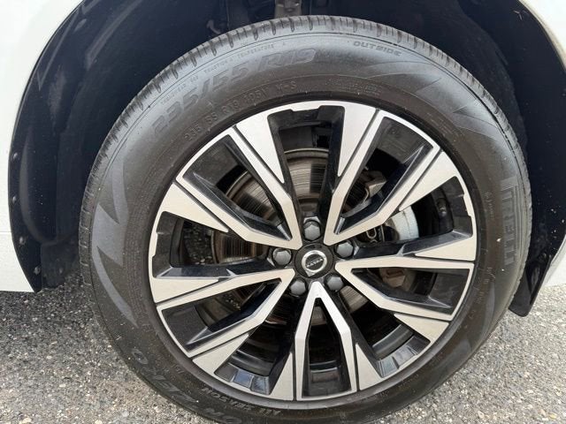 2024 Volvo XC60 Core Dark Theme