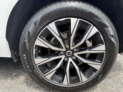 2024 Volvo XC60 Core Dark Theme