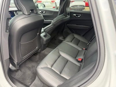 2024 Volvo XC60 Core Dark Theme