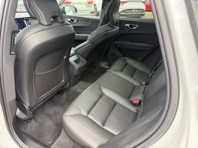 2024 Volvo XC60 Core Dark Theme
