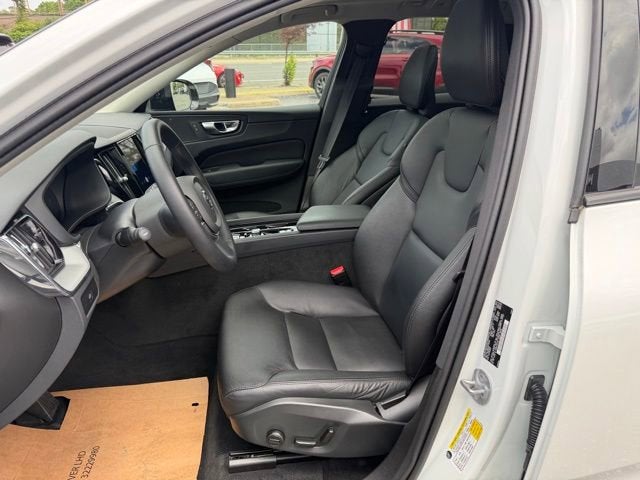 2024 Volvo XC60 Core Dark Theme