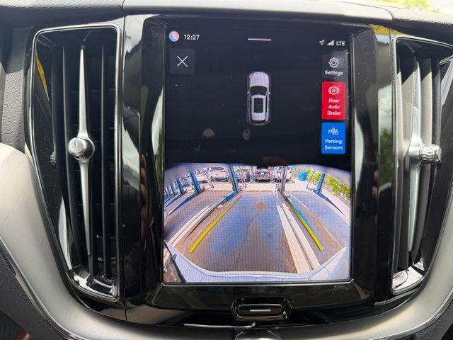 2024 Volvo XC60 Core Dark Theme
