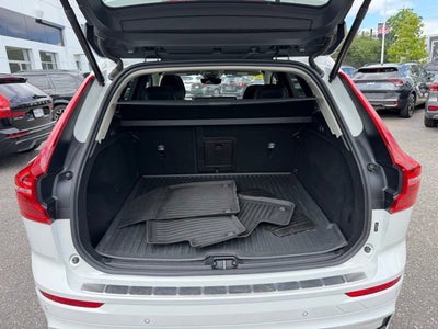 2024 Volvo XC60 Core Dark Theme