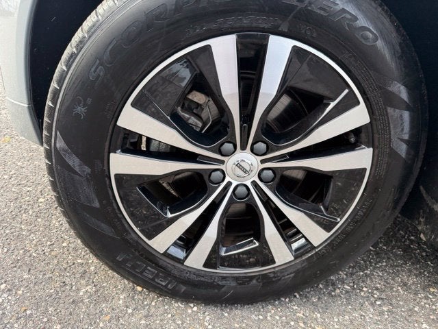 2024 Volvo XC60 Core Dark Theme