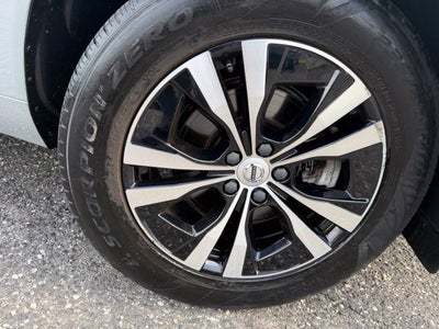 2024 Volvo XC60 Core Dark Theme
