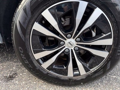 2024 Volvo XC60 Core Dark Theme